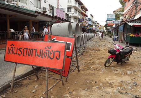 Jomtien Soi 5 is going to be a mess for a while as city workers replace the drains.